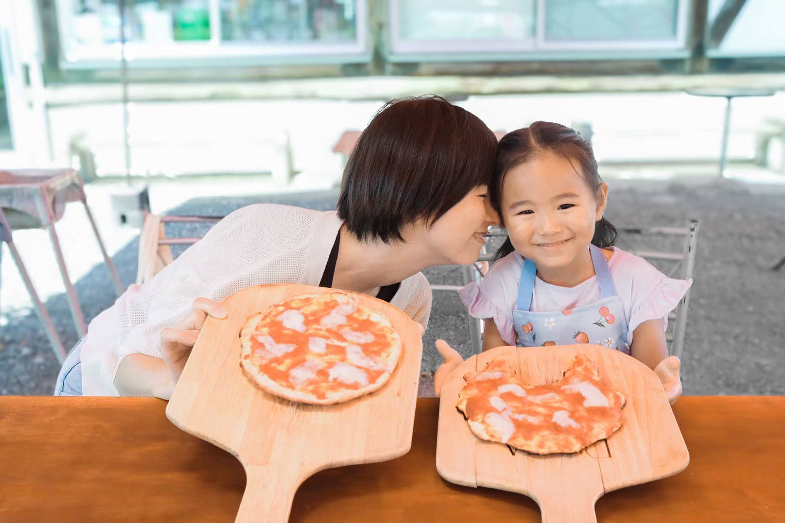 ピザづくり体験作業風景